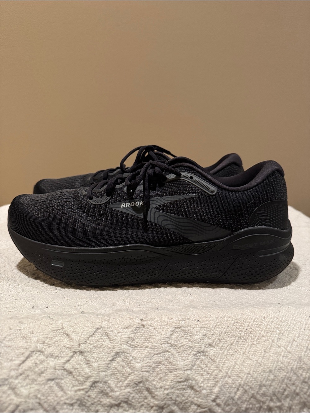 Brooks Men’s Ghost Max Black 12.5 Wide 2E